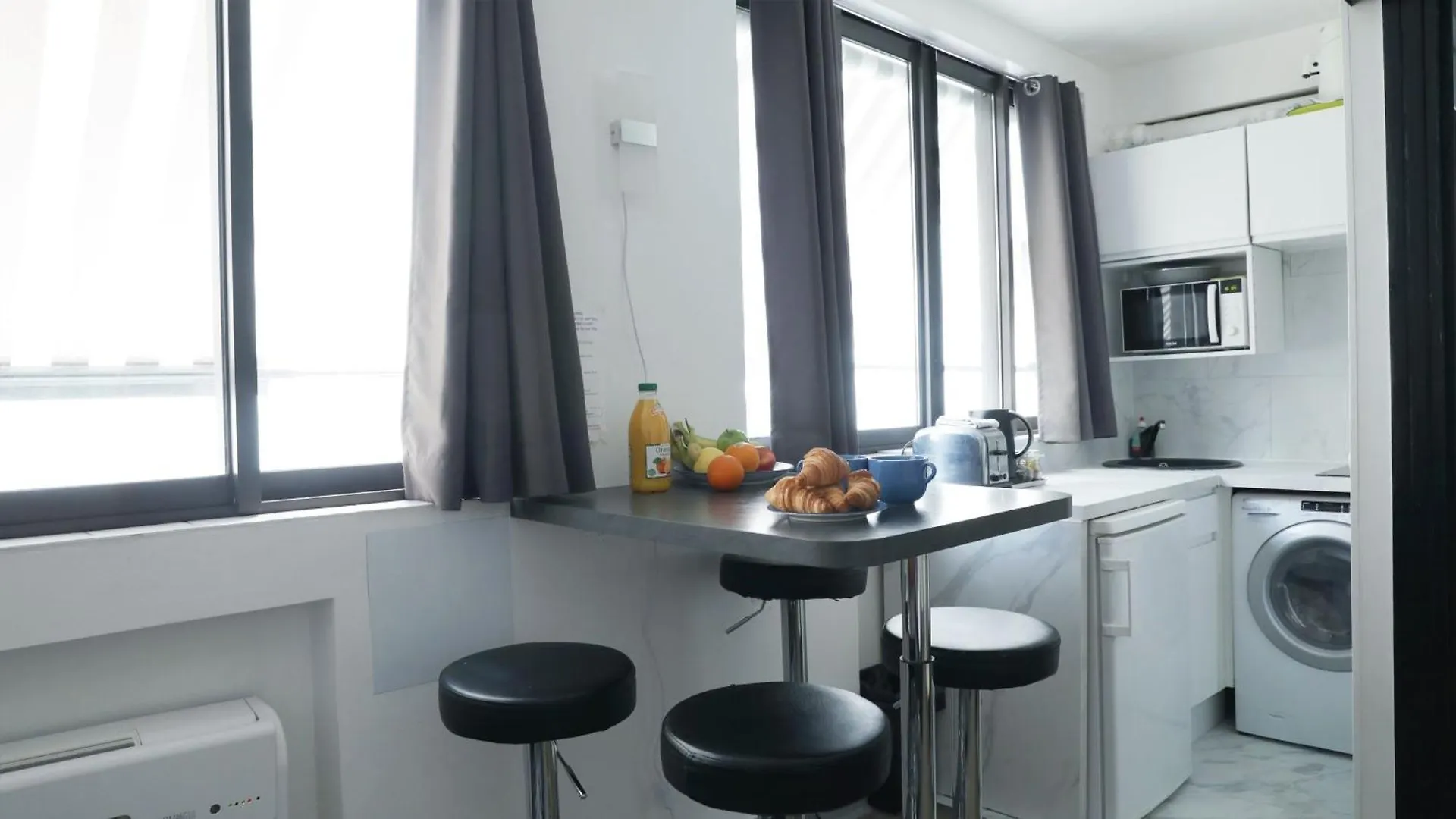 Arc De Triomphe & Trocadero Square - Cityapartmentstay Paris France