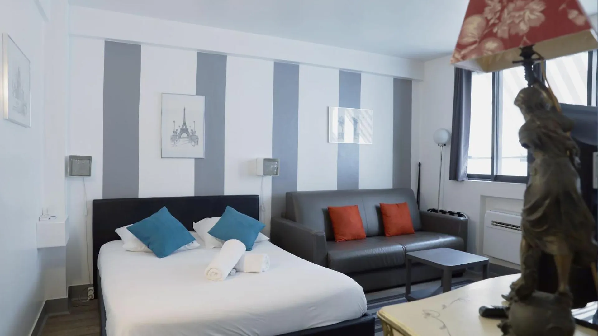 Arc De Triomphe & Trocadero Square - Cityapartmentstay Párizs Apartman