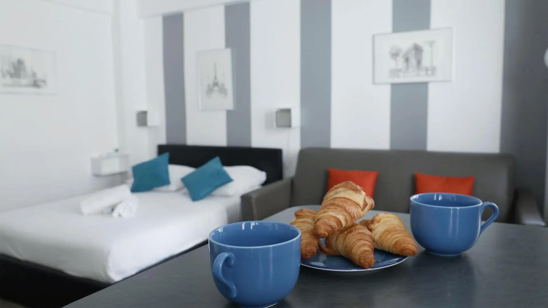 Arc De Triomphe & Trocadero Square - Cityapartmentstay Paris Apartment