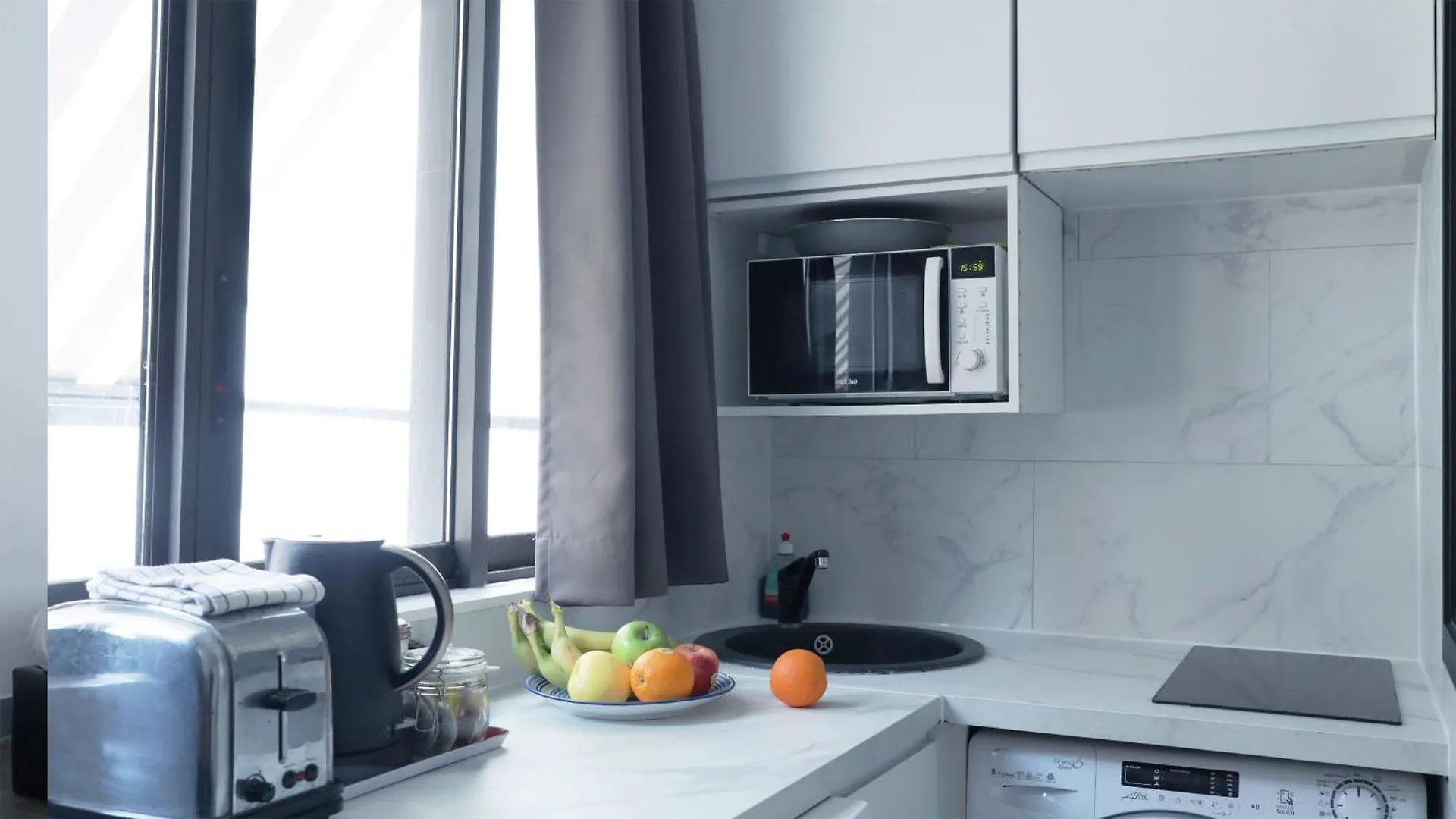 Arc De Triomphe & Trocadero Square - Cityapartmentstay Paris France