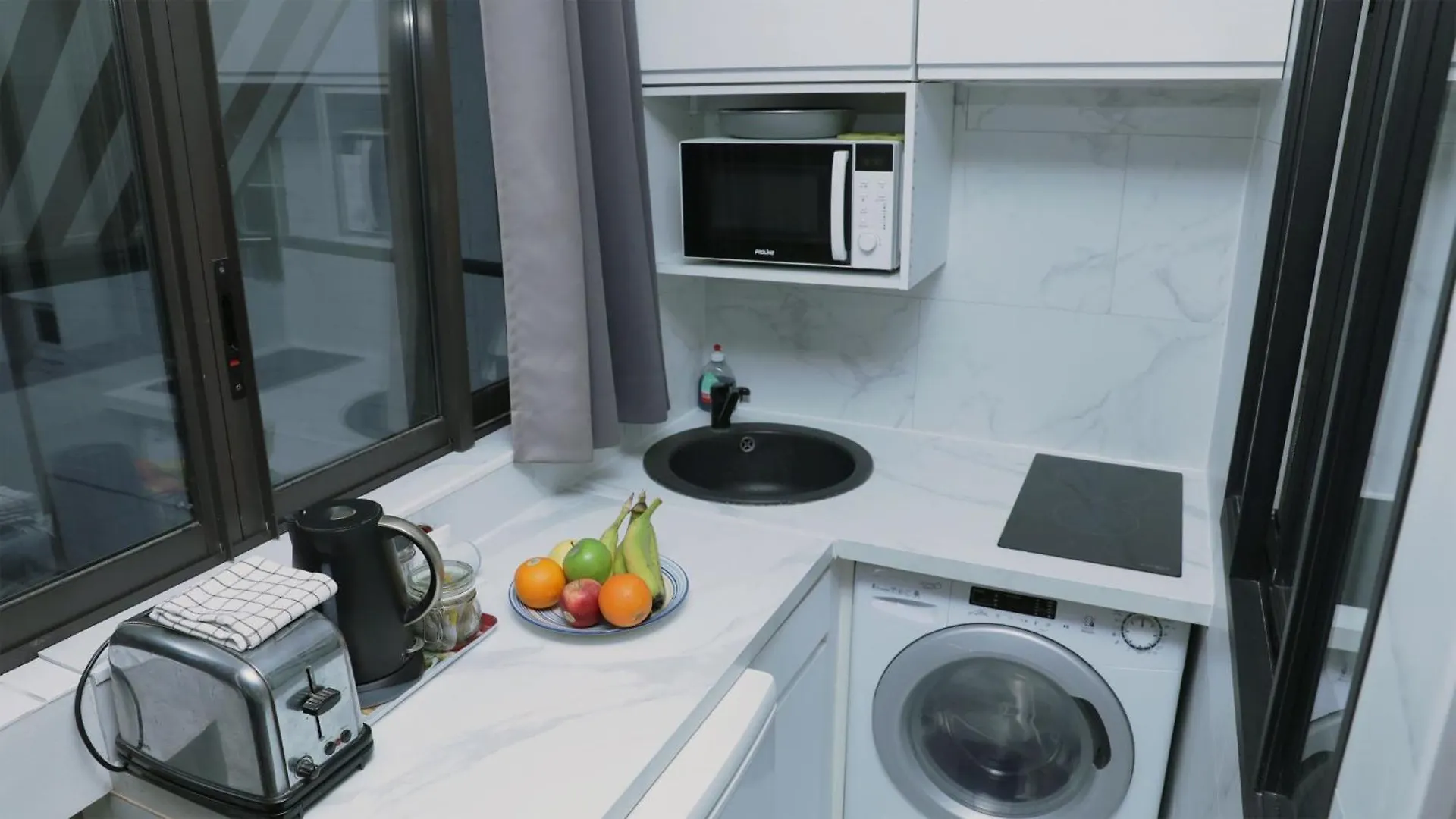 Arc De Triomphe & Trocadero Square - Cityapartmentstay Paris 0*,  France